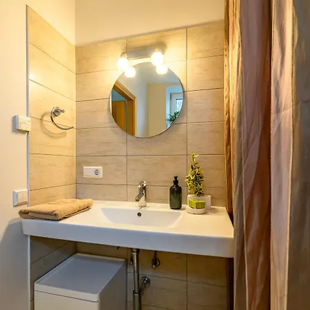 Detached House - 10 Min Walk To The Beach, Garden, Bbq, 40insmarttv, Parking 度假居 利耶帕亚