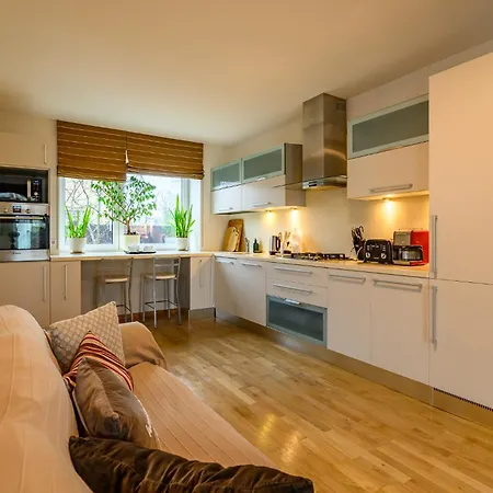 Detached House - 10 Min Walk To The Beach, Garden, Bbq, 40insmarttv, Parking 利耶帕亚