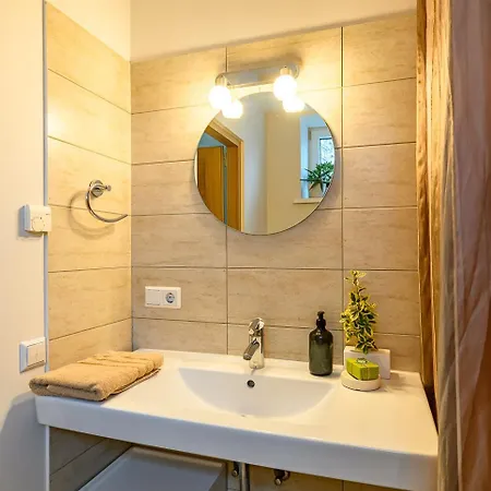 度假居 Detached House - 10 Min Walk To The Beach, Garden, Bbq, 40insmarttv, Parking *
