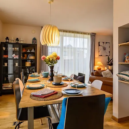 Detached House - 10 Min Walk To The Beach, Garden, Bbq, 40insmarttv, Parking 度假居