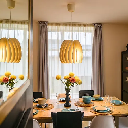 度假居 Detached House - 10 Min Walk To The Beach, Garden, Bbq, 40insmarttv, Parking