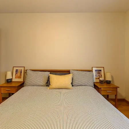 Detached House - 10 Min Walk To The Beach, Garden, Bbq, 40insmarttv, Parking 度假居